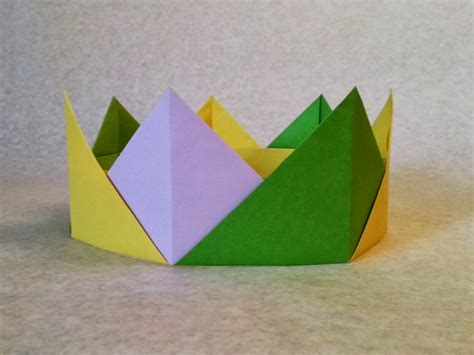 dellukelling: Paper Crown