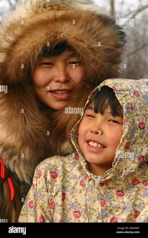 Yupik Village Hi Res Stock Photography And Images Alamy