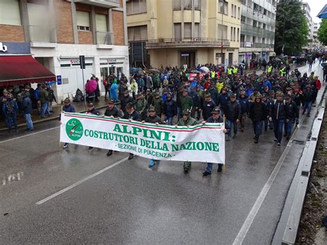 Udine La Pioggia Non Frena L Orgoglio Anche Gli Alpini Piacentini All