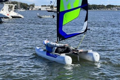 Minicat Guppy Un Catamaran Gonflable Facile Assembler En Minutes