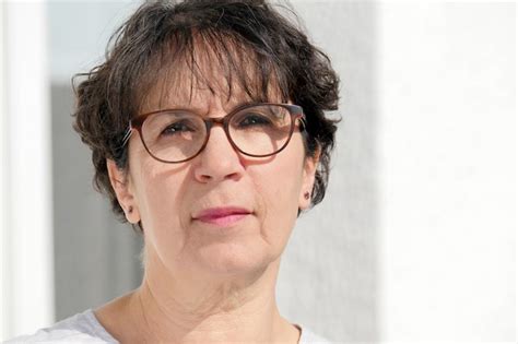 Premium Photo Portrait Of Brunette Mature Woman With Glasses