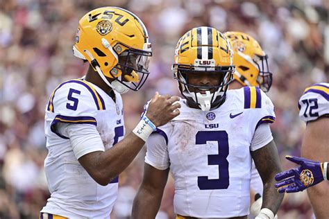 Lsu Football Qb Jayden Daniels Named Davey Obrien Award Semifinalist Sports Illustrated Lsu