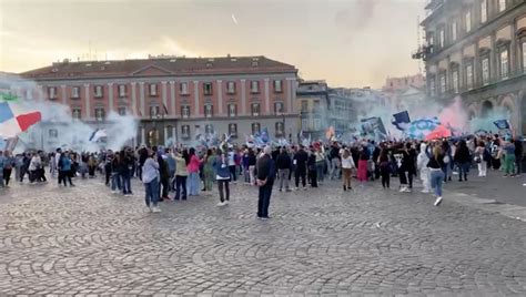 Napoli Batte Fiorentina Parte La Festa A Piazza Plebiscito