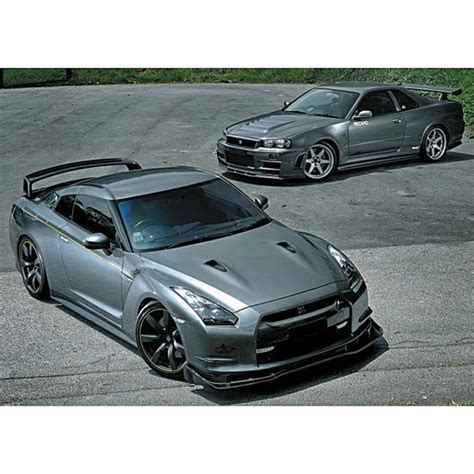 Nissan GTR: R34 vs R35, Battle of the Titans