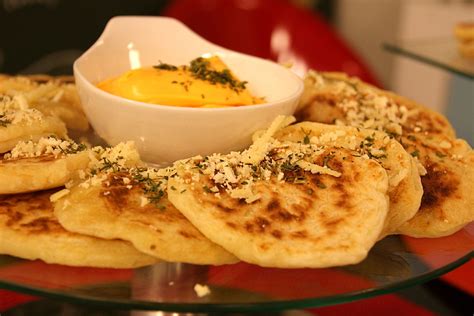 Pão de queijo de frigideira light Receitas Mais