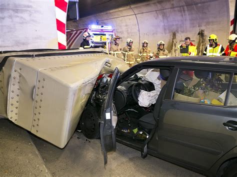 Unfall Nach Sekundenschlaf Auf Der A Autobahn Eineinhalb Stunden