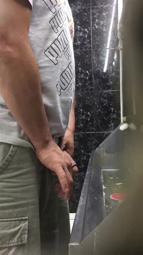 Pissing Video 555