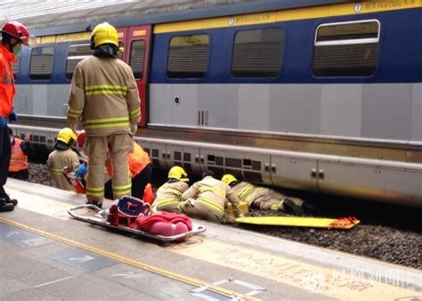 香港九龙塘站男子堕轨亡 东铁线服务一度受阻 资讯 凤凰网