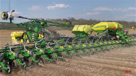 John Deere Db80 32 Row Corn Planter Youtube