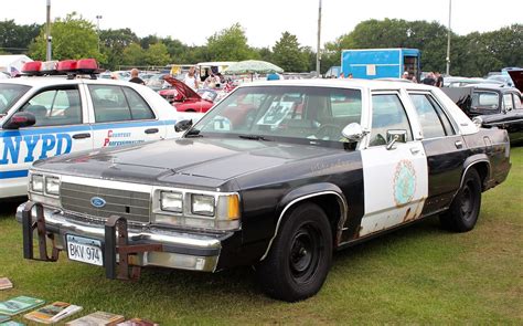 Ford Ltd Crown Victoria Police Interceptor In Faded C Flickr