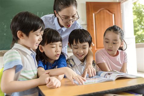 The Teacher And The Student Read A Book Together Picture And HD Photos ...