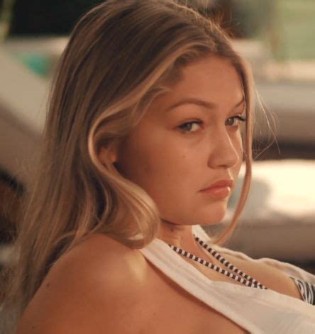 Gigi Hadid Beautiful Women Pictures Hot Women Dress Gorgeous Women