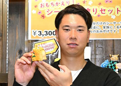 【ロッテ】ドラ1上田希由翔、新人4人とシーサー作り体験「もうちょっとできた」こだわり見せる プロ野球写真ニュース 日刊スポーツ