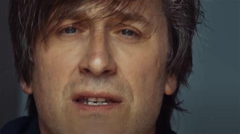 Thomas Dutronc rend hommage à Françoise Hardy avec son nouveau titre