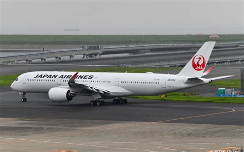 Airbus dispatches specialists after Japan Airlines crash