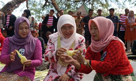 Manfaat Festival Ketupat Di Pantai Lombang Sumenep Madura Today