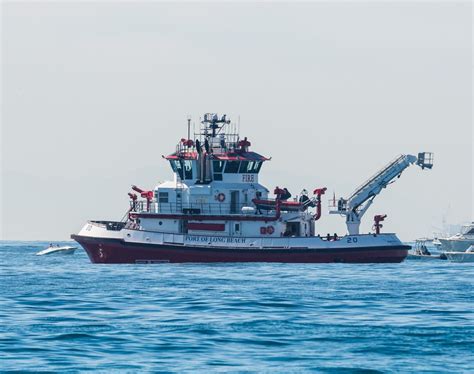 2016: A State-of-the-Art Fireboat in California Officially Begins ...