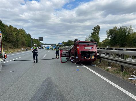 Unfall Auf Der A2 Bei Hamm Auto Kracht In Lkw Hubschrauber Im Einsatz