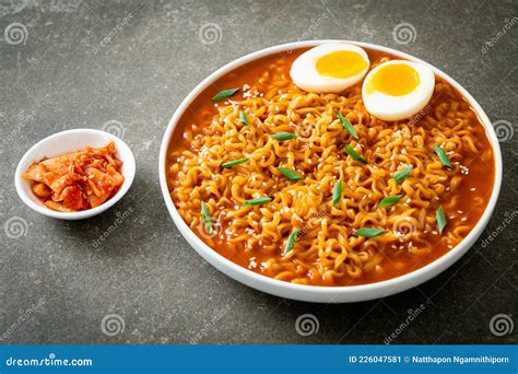 Macarr O Instant Neo Coreano Ovo Imagem De Stock Imagem De Prato