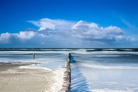 Koop Het Kunstwerk Het Ondergelopen Strand Van Ameland Van Ton