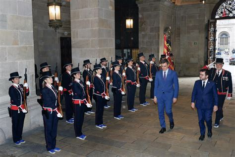 Sánchez sigue con sus cesiones al separatismo y promete ahora una ley