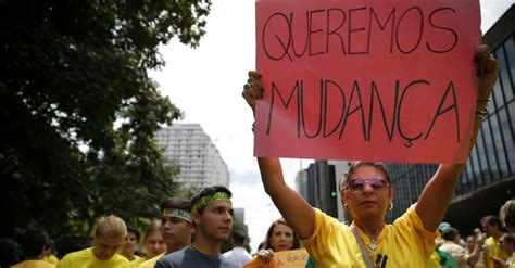 Divulgador X Imagens Cartazes Dos Protestos Do Dia