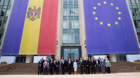 EU countries agree to begin membership talks with Moldova and Ukraine