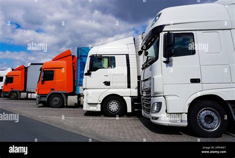 semi trailer truck red  res stock photography  images alamy