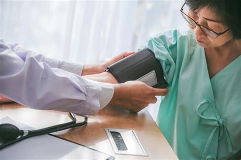 Premium Photo Cropped Hands Of Doctor Examining Patient