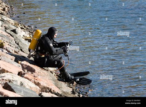 Scuba Diver Getting Ready To Dive Stock Photo Alamy