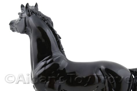 Breyer Namid 711241 Glossy Finish