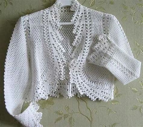 Pin by Fouzia Mohdhi on Vêtements et accessoires Crochet ladies tops