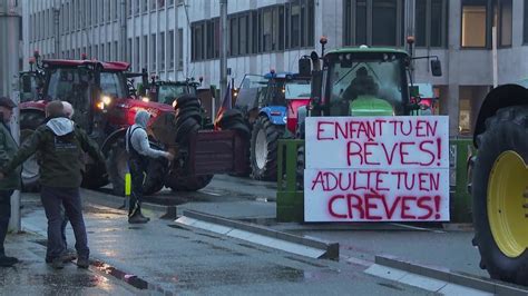 Agriculteurs De France Et D Espagne Manifestent Ensemble Contre La