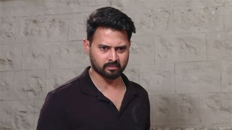 Bharya - Watch Episode 226 - Dheeraj's Stern Decision on Disney+ Hotstar