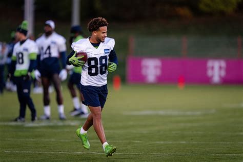 Seahawks Wr Cade Johnson Diagnosed With Concussion After