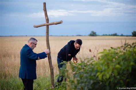 Mateusz Morawiecki Z Wizyt Na Ukrainie Upami Tni Ofiary Rzezi Wo Y Skiej