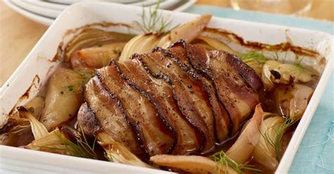 Recette Rôti d échine de porc au bacon poire et fenouil Glouton