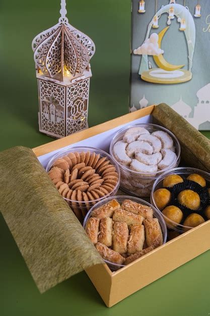 Premium Photo Hampers Cookies In Ramadhan Concept Cookies