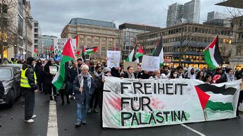 Hunderte bei Pro Palästina Demo in Frankfurt hessenschau de