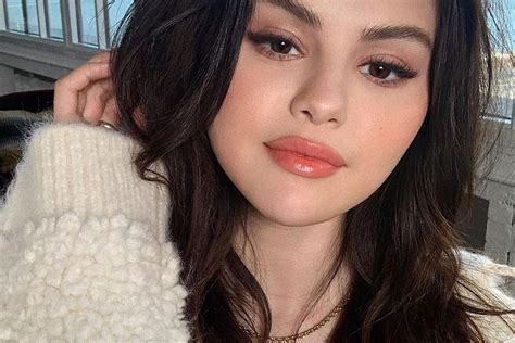 Selena Gomez Rebate Seguidor Que Fez Comentário Sobre Seu Transplante