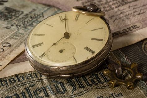 How to Identify & Value Old Antique Pocket Watches (Guide)