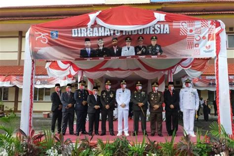 Gebrak Masker Warnai Upacara Pengibaran Bendera Peringatan