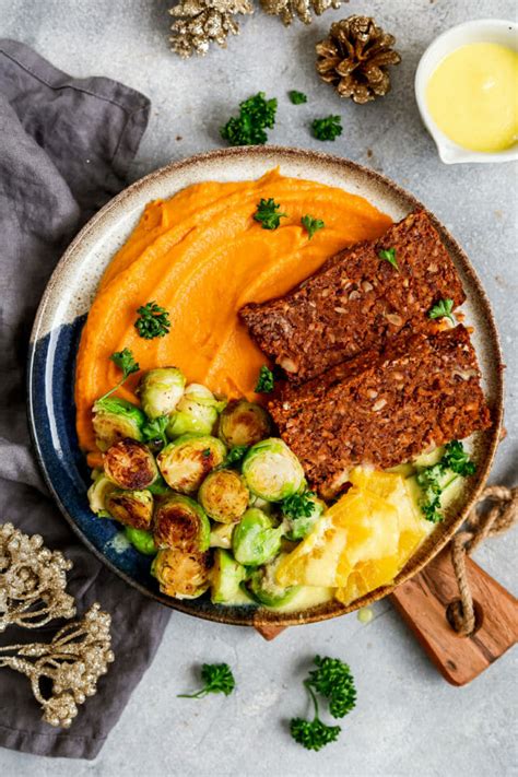 Veganer Nussbraten Mit S Kartoffelp Ree Rosenkohl Und Orangen