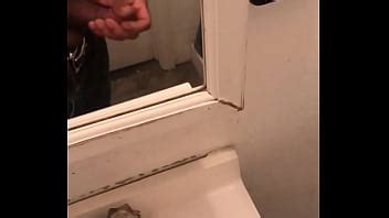 Caresser La Bite Au Travail XVIDEOS