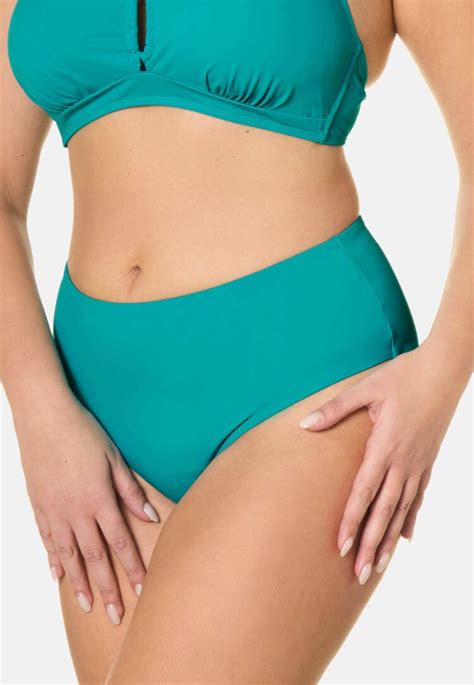 Hot Sexy SHAA Bikini Pics