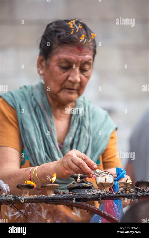 Kathmandu Nepal Sep Hindu Woman Offering Prayers To God