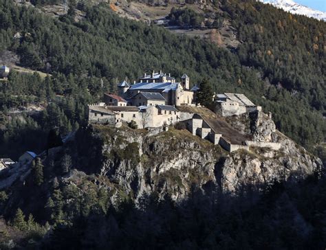 Hautes Alpes La vente aux enchères de Fort Queyras naura finalement