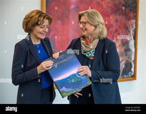 Februar Saarland Saarbr Cken Anke Rehlinger