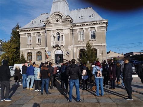 Părinții elevilor de la o școală din Târgoviște vor protesta față de