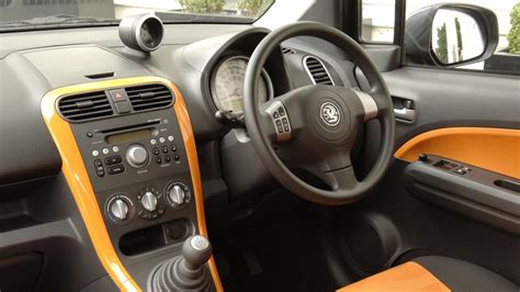 Vauxhall Agila Interior Layout & Technology | Top Gear